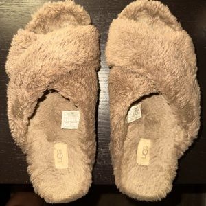 UGG fuzz sugar cross slide
